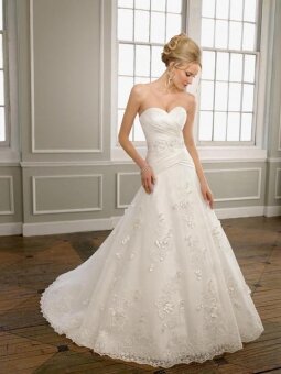 A-line Sweetheart Lace Sweep Train Appliques Wedding Dresses