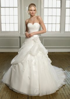 A-line Sweetheart Pleating Hand Made Flower Chiffon Sweep Train Bridal Gown