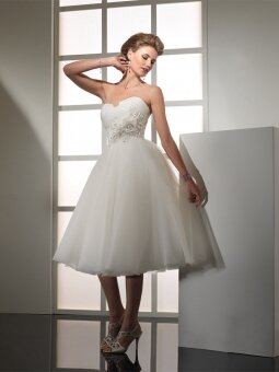 White Ball Gown Sweetheart Chiffon Hand Made Flower Knee-length Wedding Dress