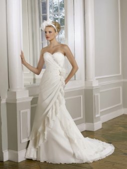 A-Line Sweetheart Crystal Beading Chiffon Chapel Train Wedding Dress
