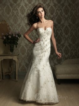 A-Line Sweetheart Crystal Beading Lace Chapel Train Wedding Dress